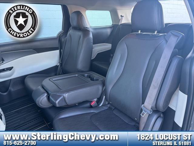 used 2023 Kia Carnival car, priced at $29,899