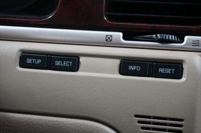 used 2008 Lincoln Town Car car, priced at $25,999