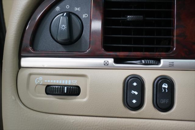 used 2008 Lincoln Town Car car, priced at $25,999