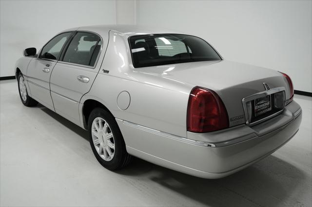 used 2008 Lincoln Town Car car, priced at $16,999