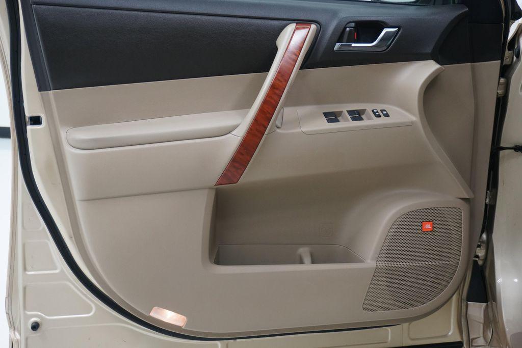 used 2008 Toyota Highlander car, priced at $13,999