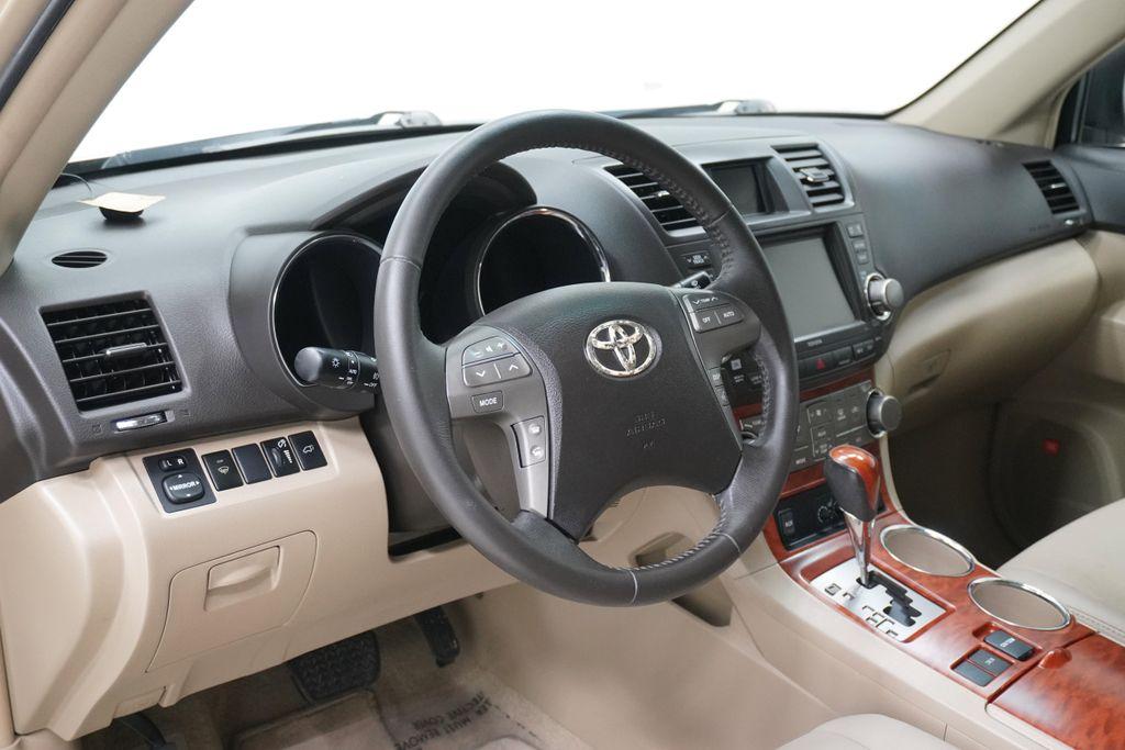 used 2008 Toyota Highlander car, priced at $13,999