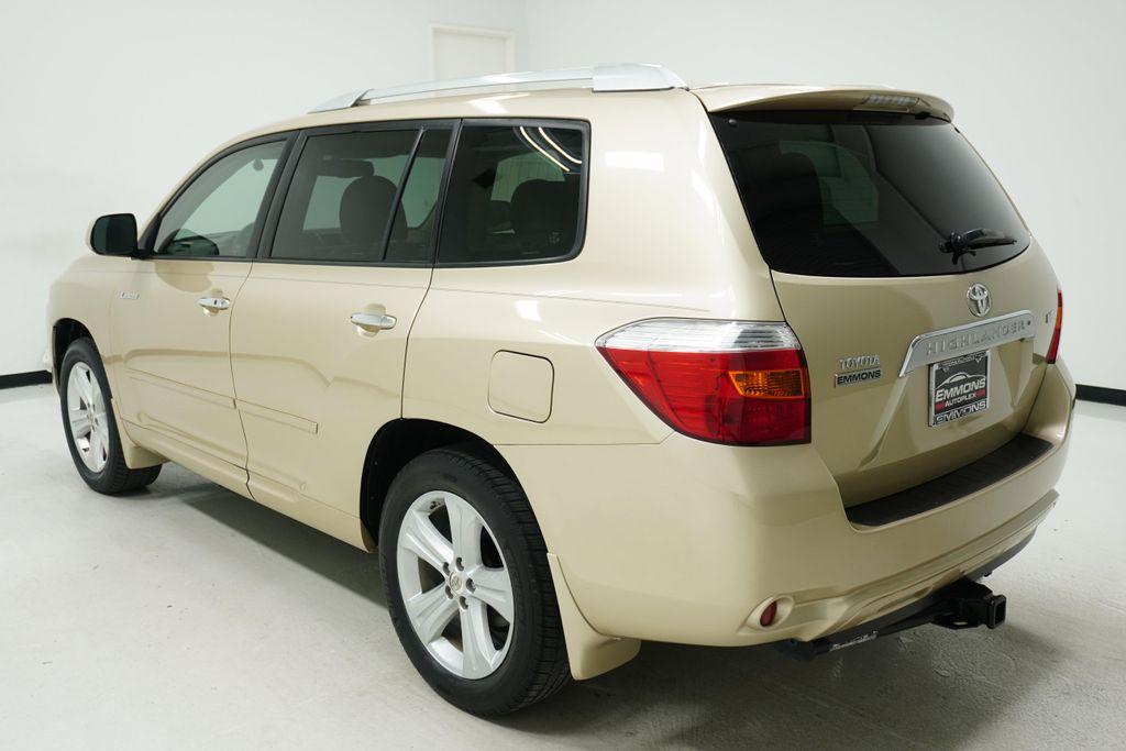 used 2008 Toyota Highlander car, priced at $13,999
