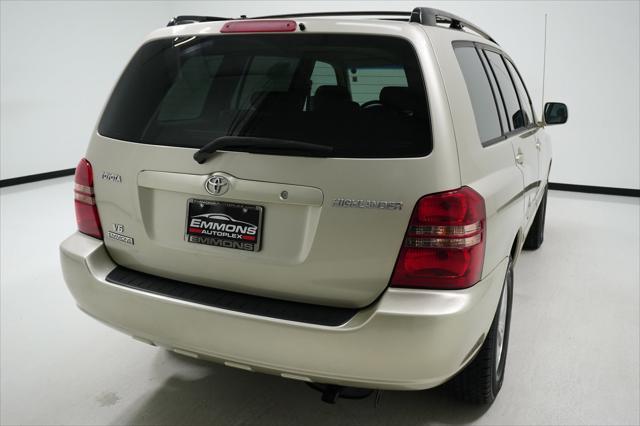 used 2001 Toyota Highlander car, priced at $9,999