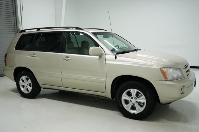 used 2001 Toyota Highlander car, priced at $9,999