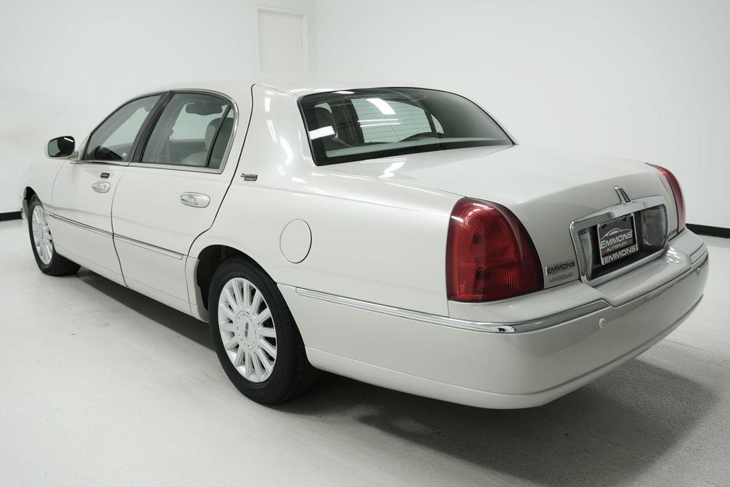 used 2005 Lincoln Town Car car, priced at $13,998