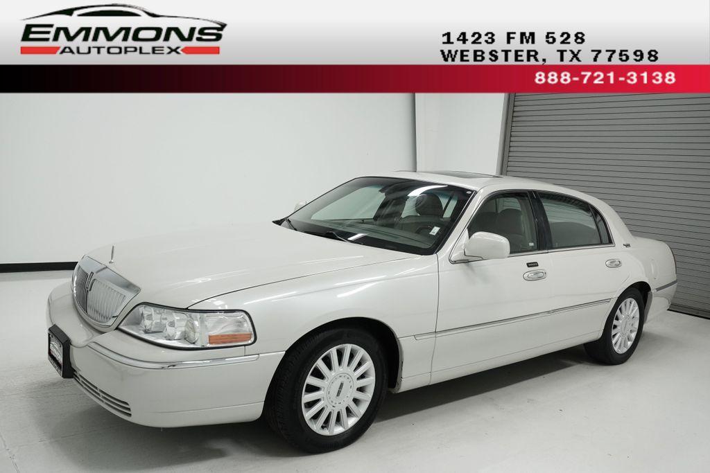 used 2005 Lincoln Town Car car, priced at $13,998