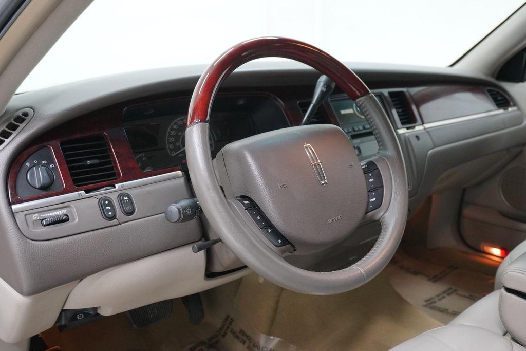 used 2005 Lincoln Town Car car, priced at $13,998