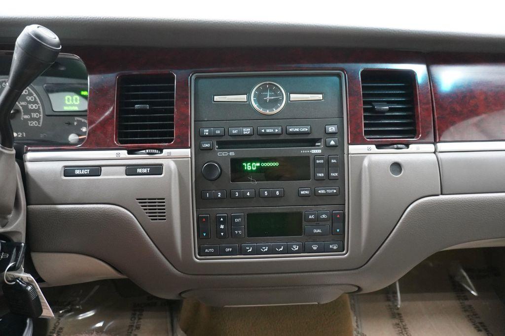 used 2005 Lincoln Town Car car, priced at $13,998