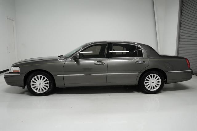 used 2004 Lincoln Town Car car