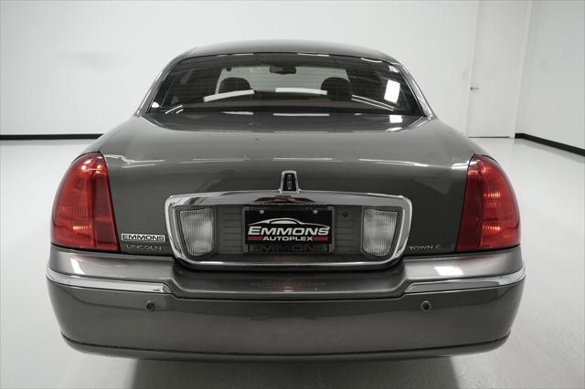 used 2004 Lincoln Town Car car