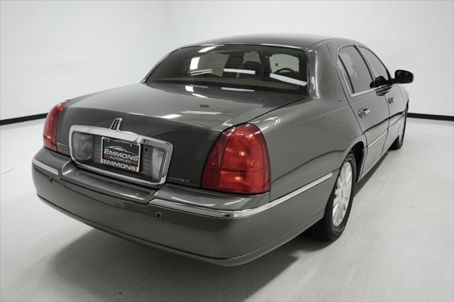 used 2004 Lincoln Town Car car