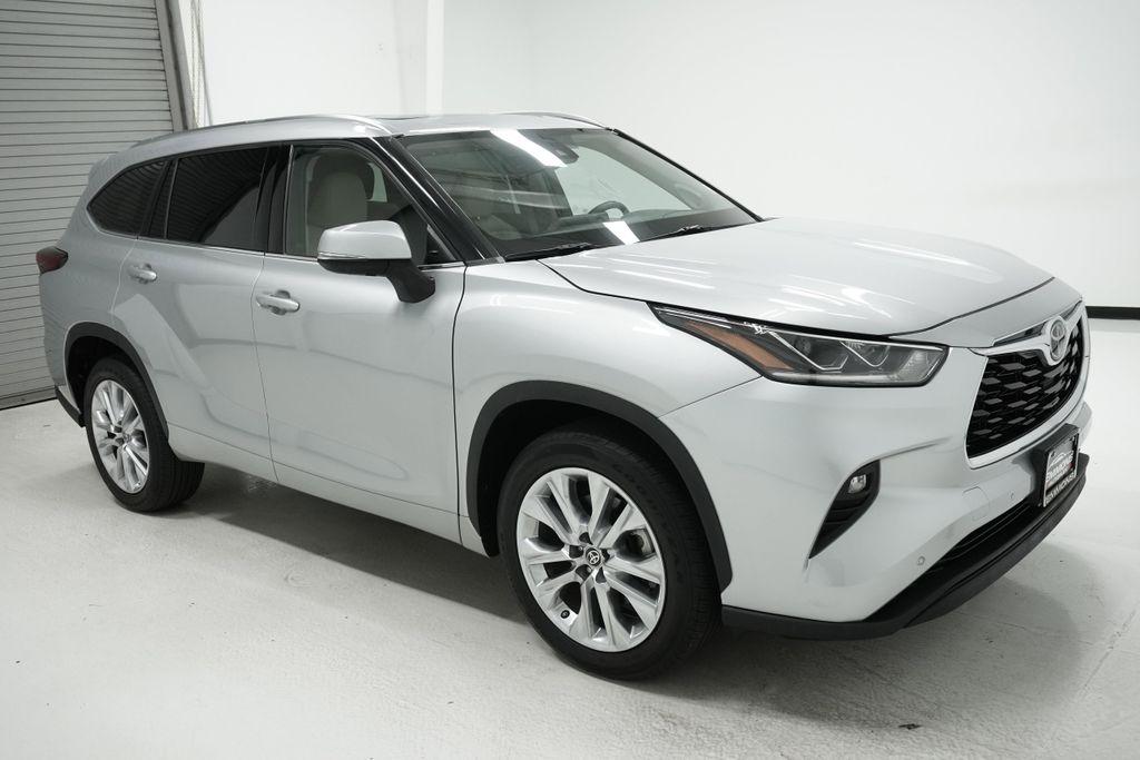 used 2020 Toyota Highlander car, priced at $28,999