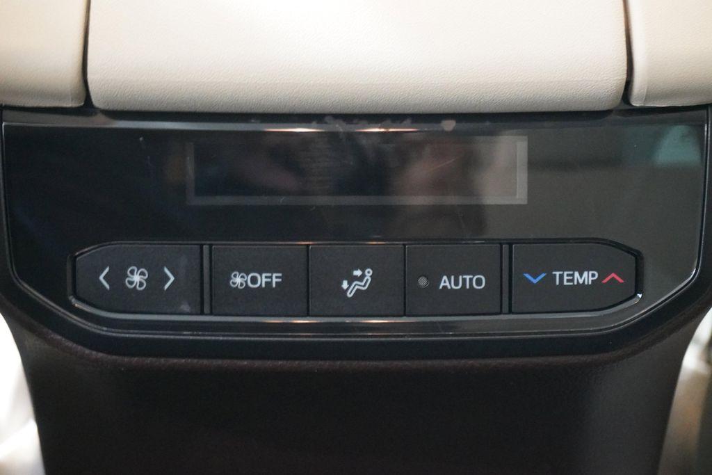used 2020 Toyota Highlander car, priced at $28,999
