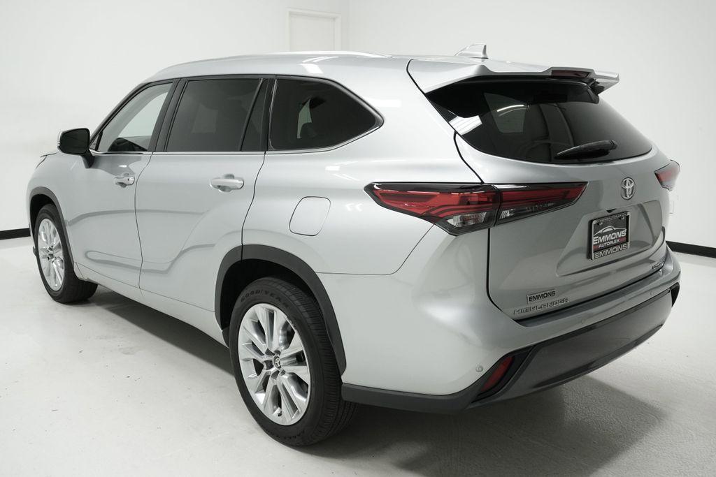 used 2020 Toyota Highlander car, priced at $28,999