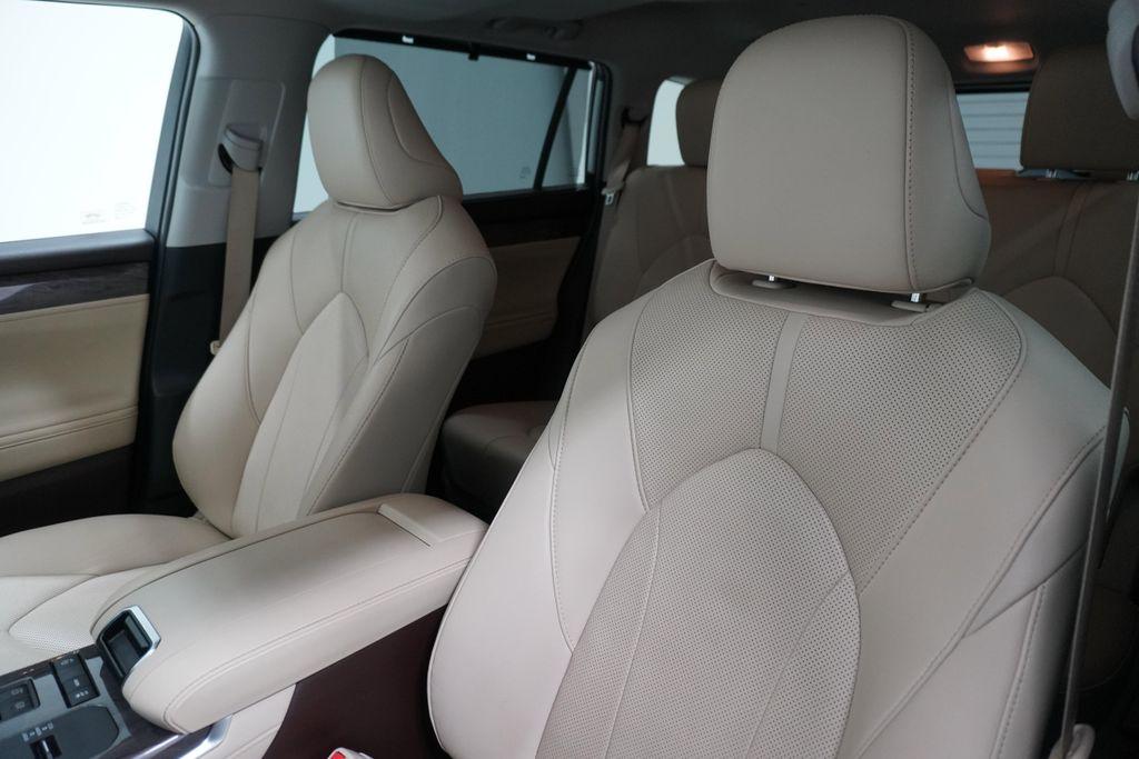 used 2020 Toyota Highlander car, priced at $28,999