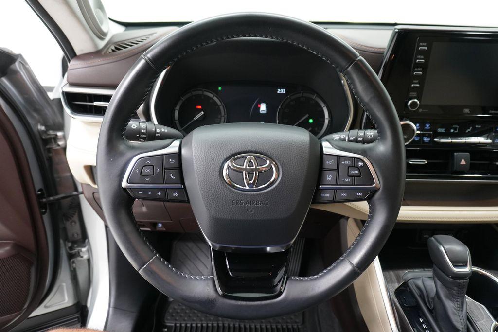 used 2020 Toyota Highlander car, priced at $28,999