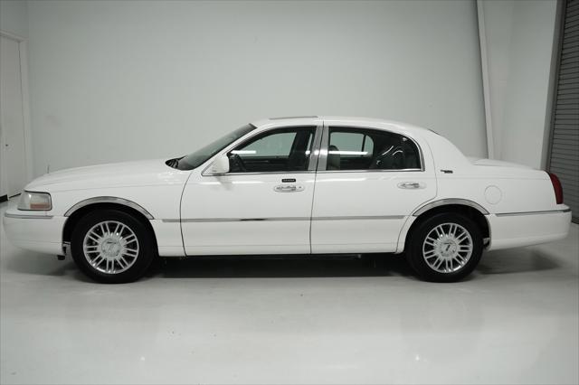 used 2007 Lincoln Town Car car, priced at $12,999