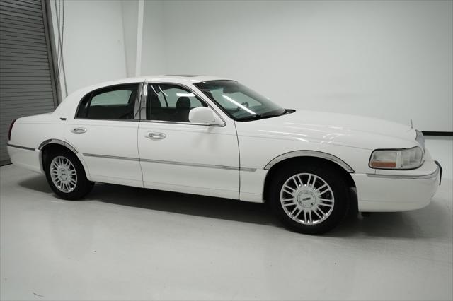 used 2007 Lincoln Town Car car, priced at $12,999