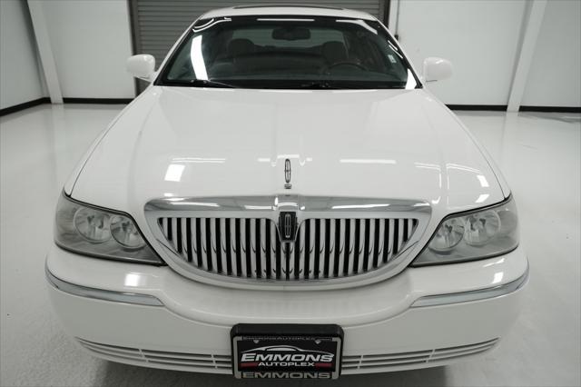 used 2007 Lincoln Town Car car, priced at $12,999