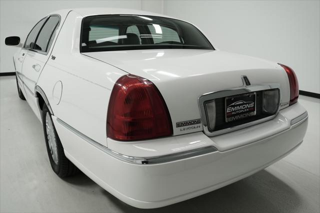 used 2007 Lincoln Town Car car, priced at $12,999