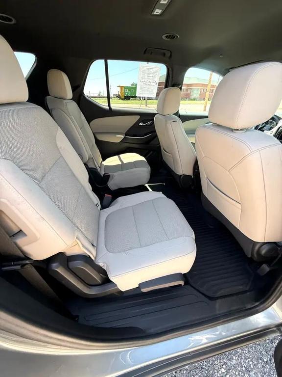 used 2023 Chevrolet Traverse car, priced at $31,995