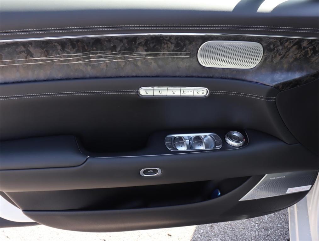 new 2024 Genesis G90 car, priced at $93,270