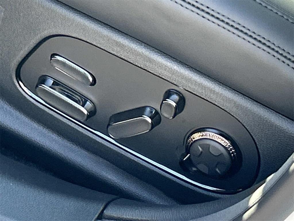 new 2026 Genesis G90 car, priced at $105,065