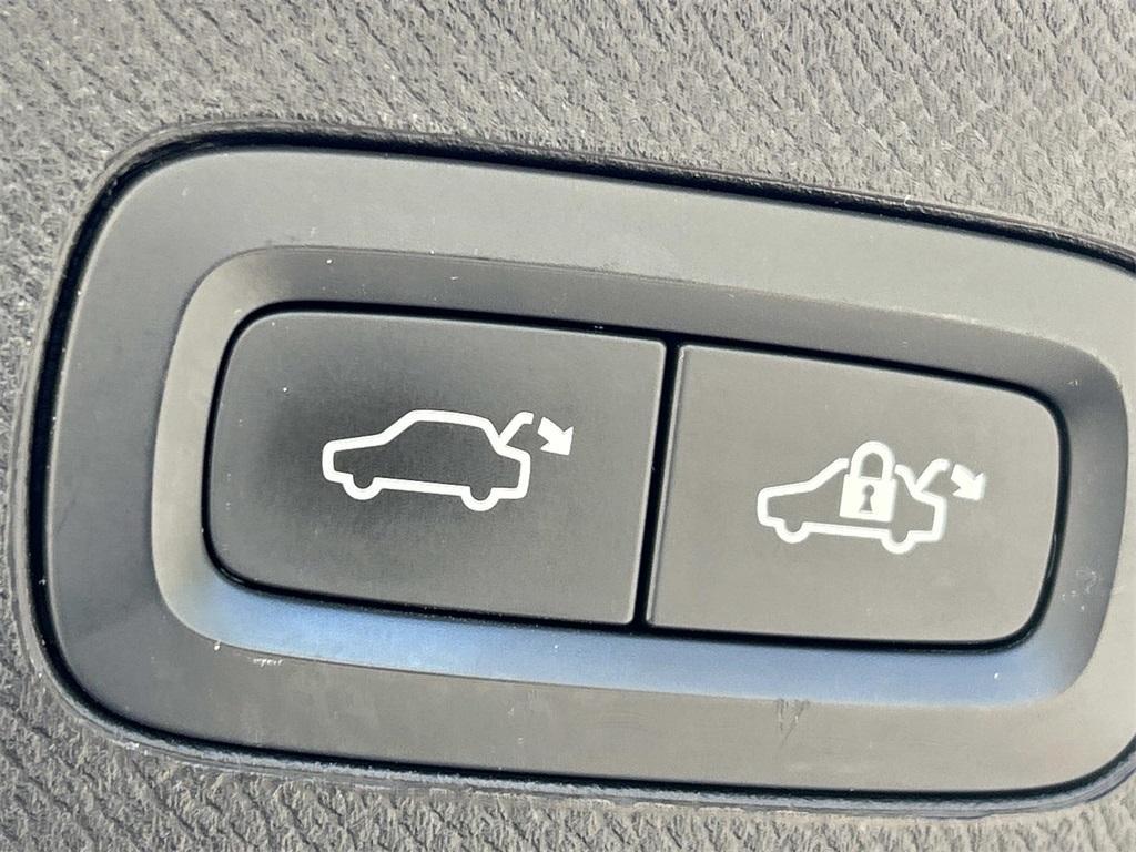 used 2020 Volvo XC90 car, priced at $29,402