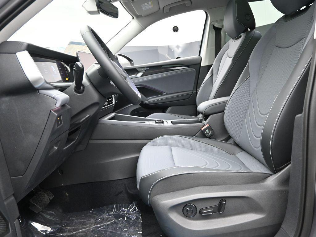 new 2025 Volkswagen Tiguan car, priced at $34,034