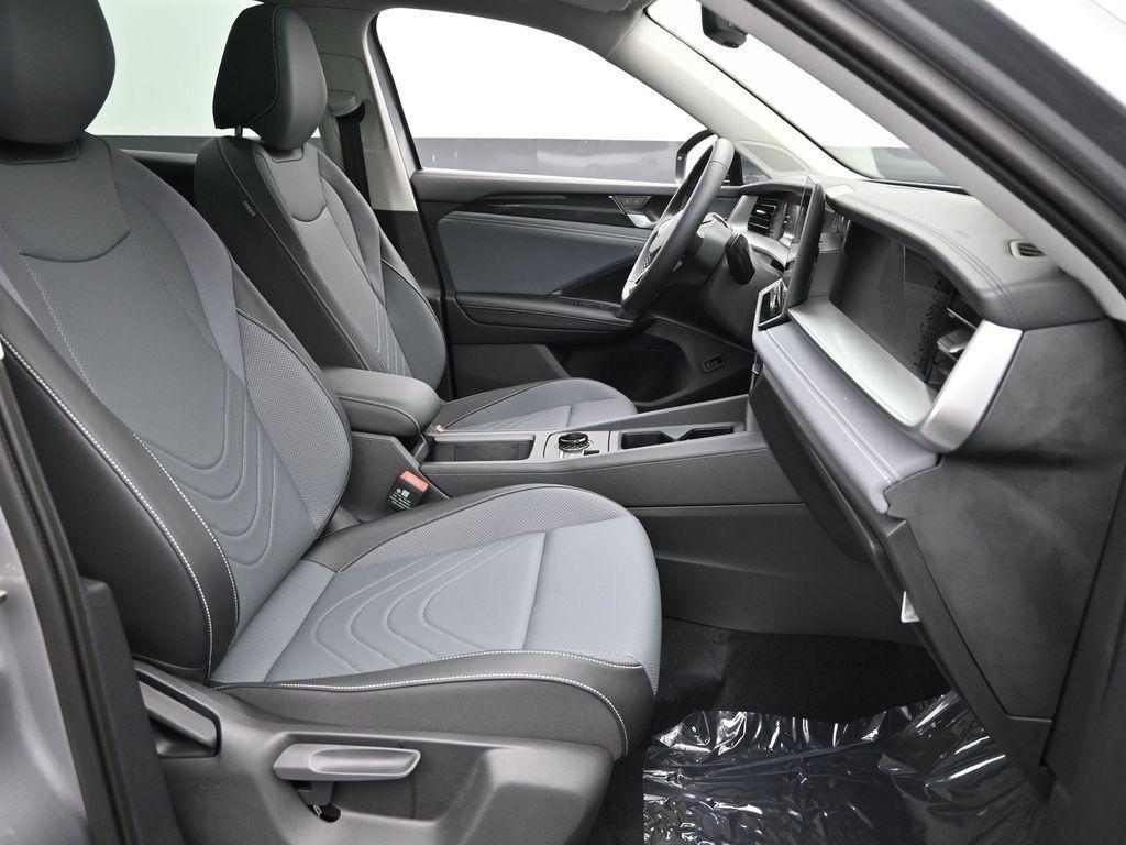 new 2025 Volkswagen Tiguan car, priced at $34,034