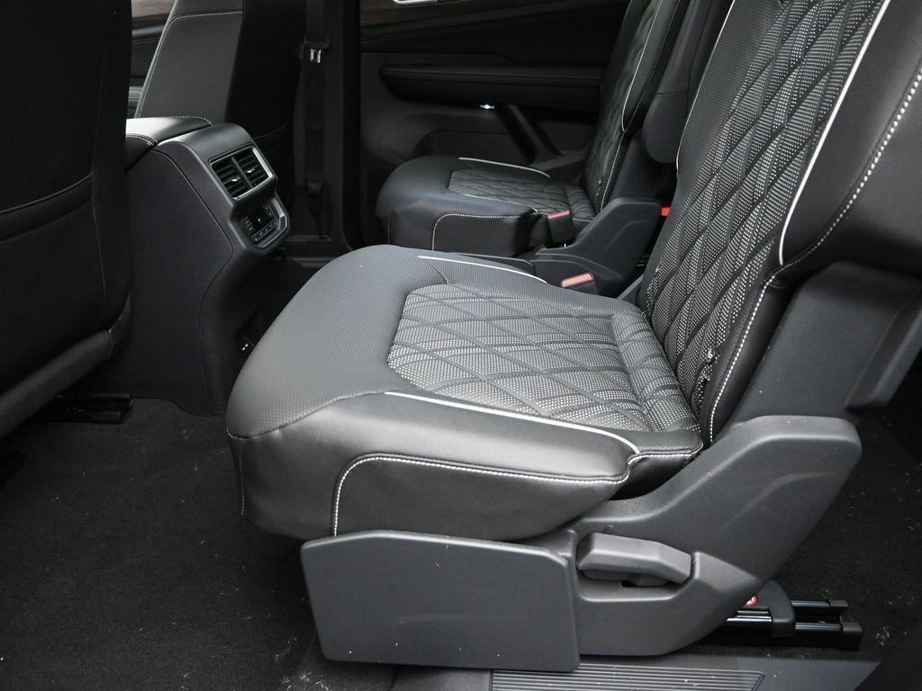 new 2025 Volkswagen Atlas car, priced at $50,759