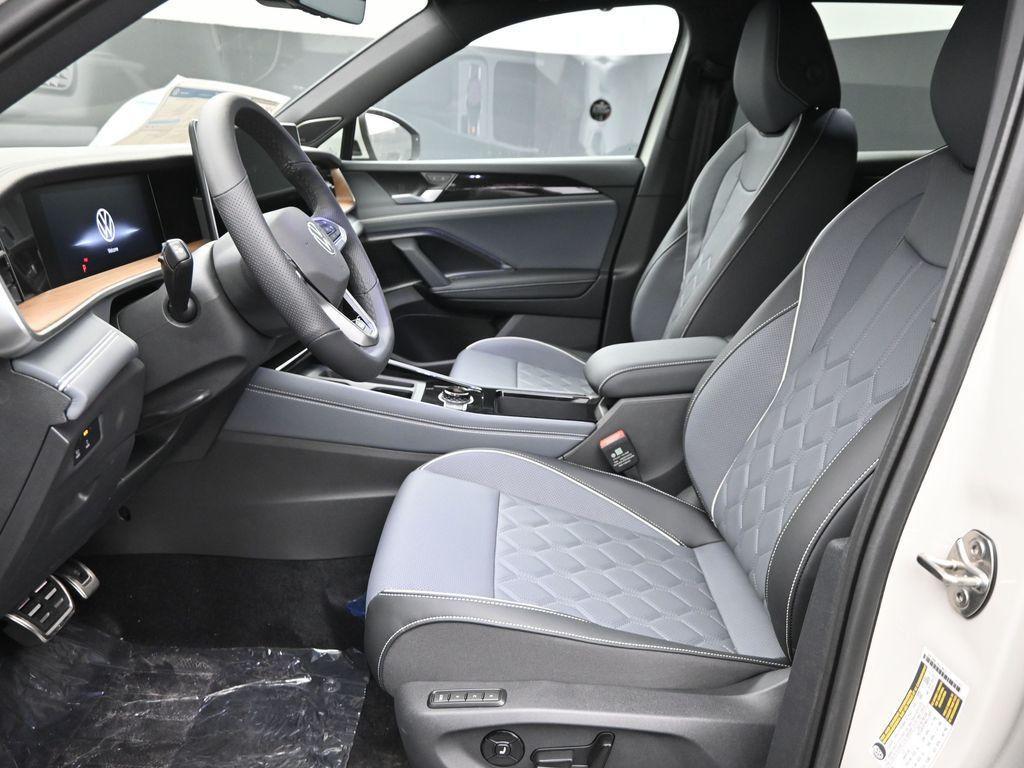 new 2025 Volkswagen Tiguan car, priced at $42,936