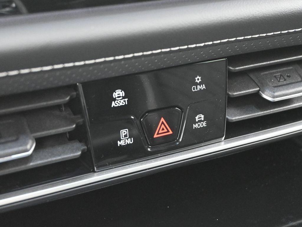new 2025 Volkswagen Atlas car, priced at $50,053