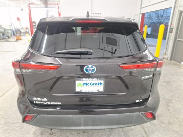 used 2021 Toyota Highlander Hybrid car, priced at $30,000