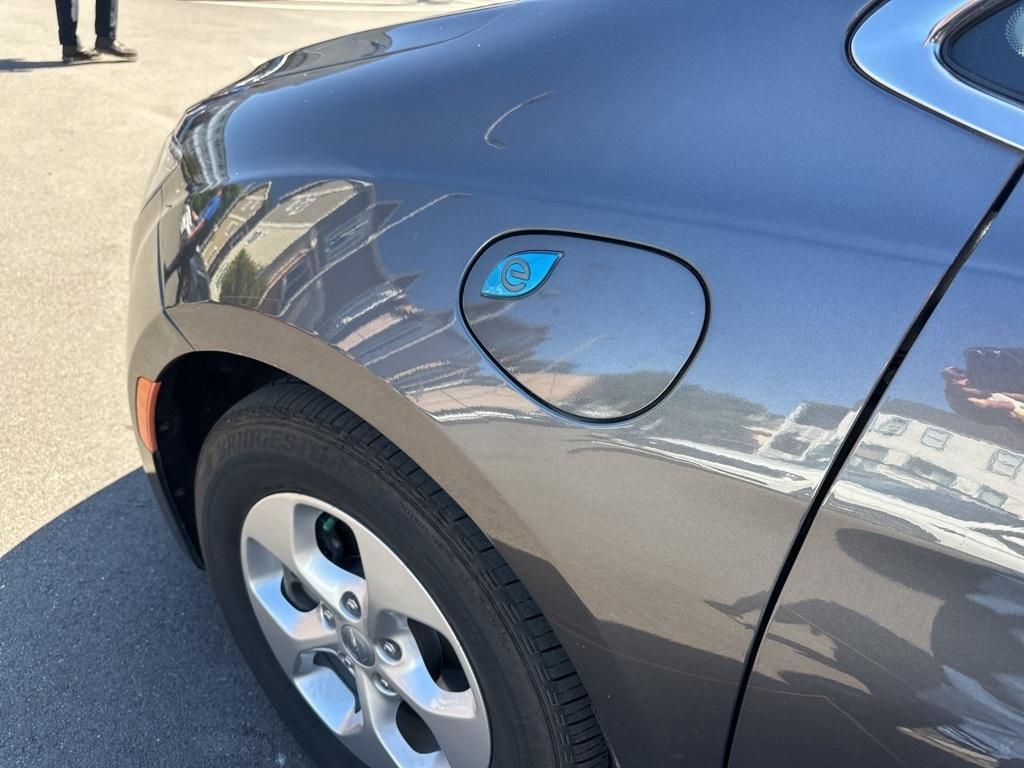 used 2018 Chrysler Pacifica Hybrid car, priced at $20,521