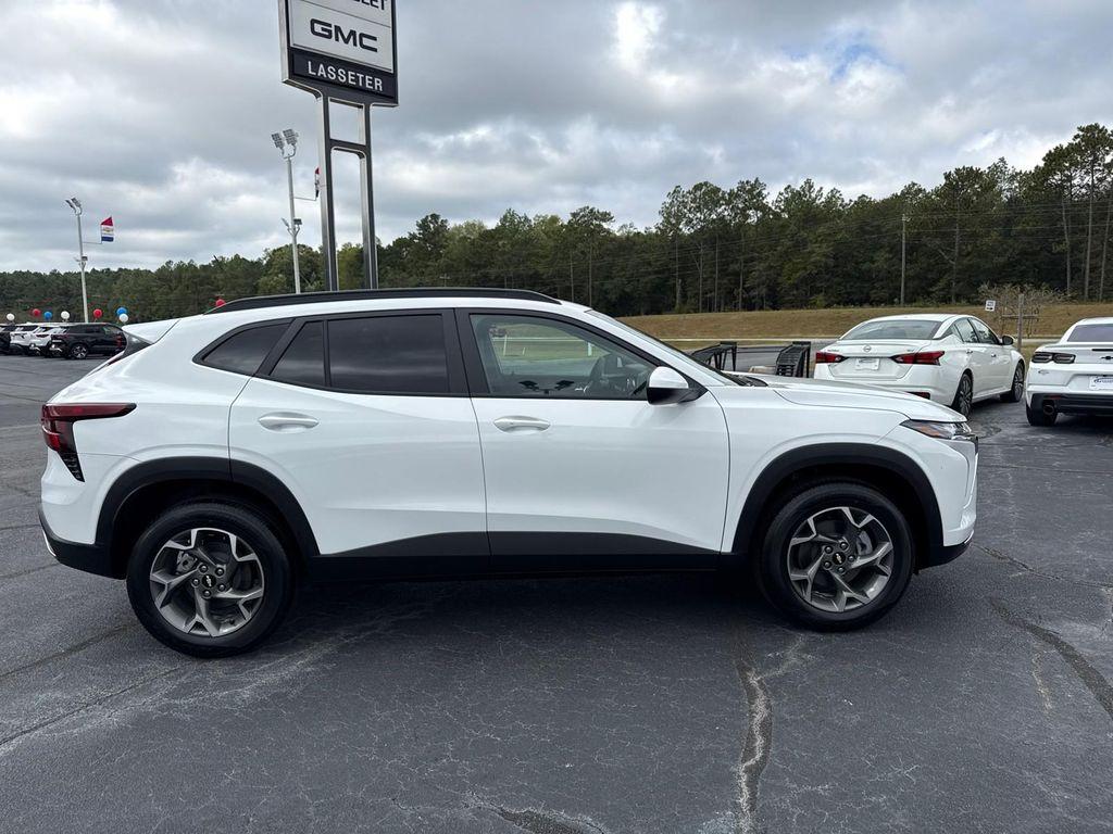 new 2025 Chevrolet Trax car, priced at $25,525