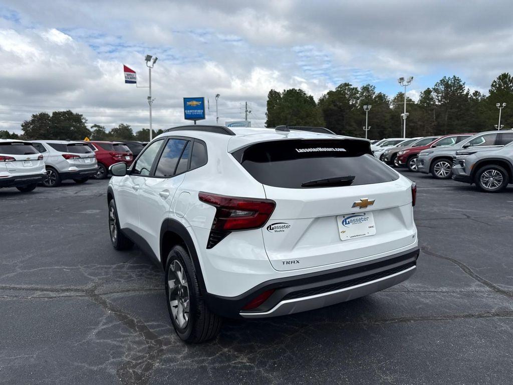 new 2025 Chevrolet Trax car, priced at $25,525