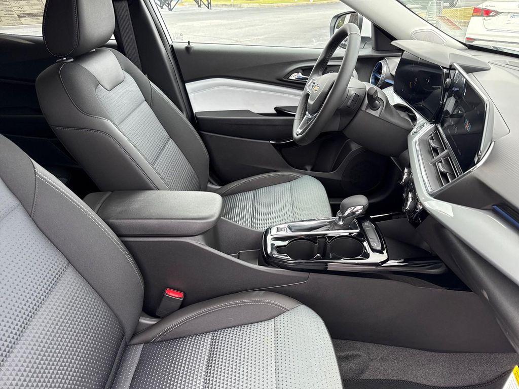 new 2025 Chevrolet Trax car, priced at $25,525