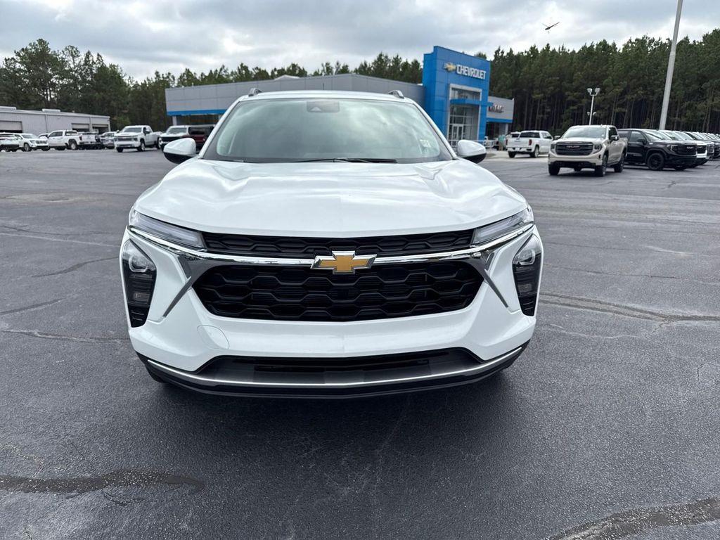 new 2025 Chevrolet Trax car, priced at $25,525