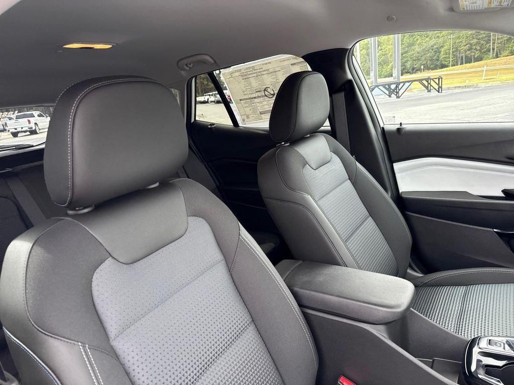 new 2025 Chevrolet Trax car, priced at $25,525