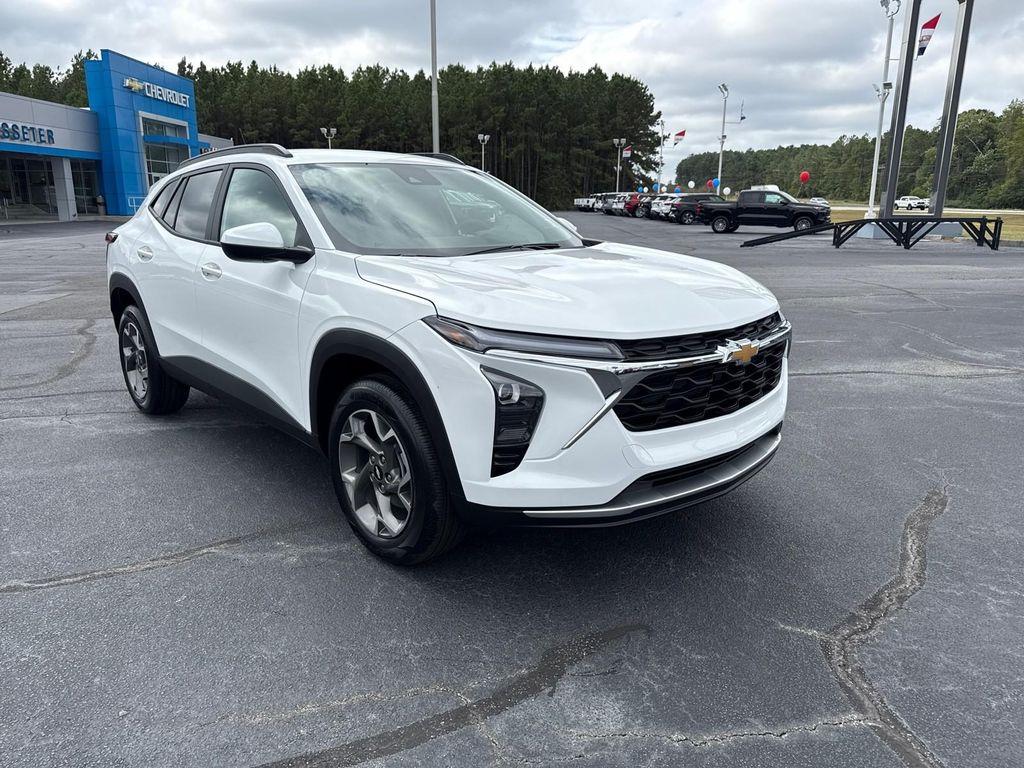 new 2025 Chevrolet Trax car, priced at $25,525