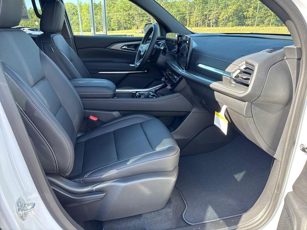 new 2026 Chevrolet Traverse car, priced at $47,755