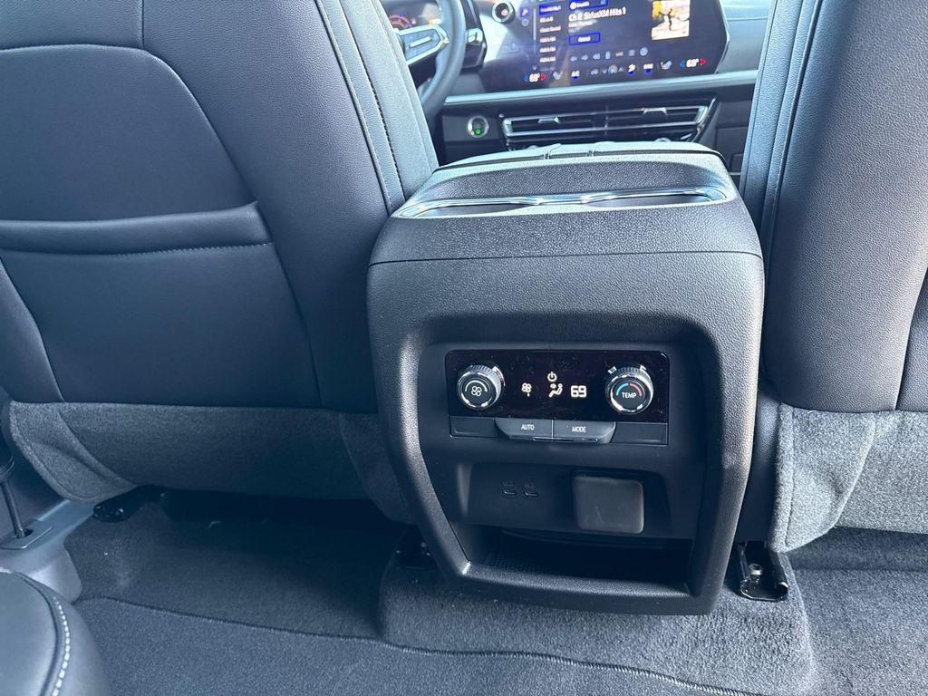 new 2026 Chevrolet Traverse car, priced at $47,755