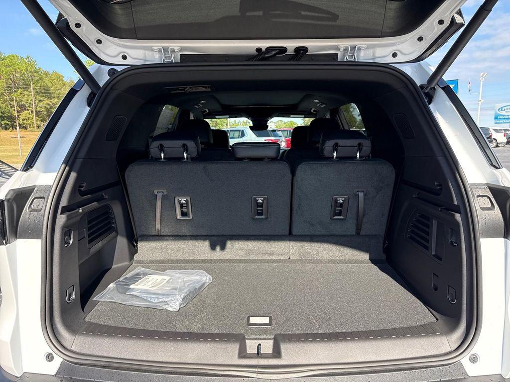 new 2026 Chevrolet Traverse car, priced at $47,755