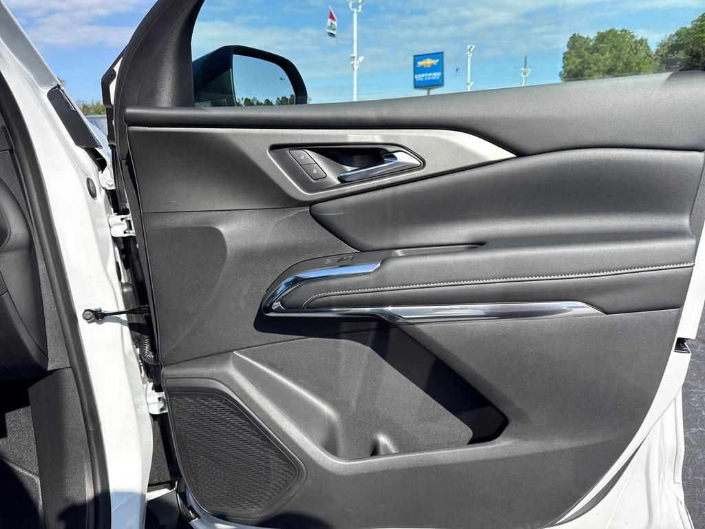 new 2026 Chevrolet Traverse car, priced at $47,755