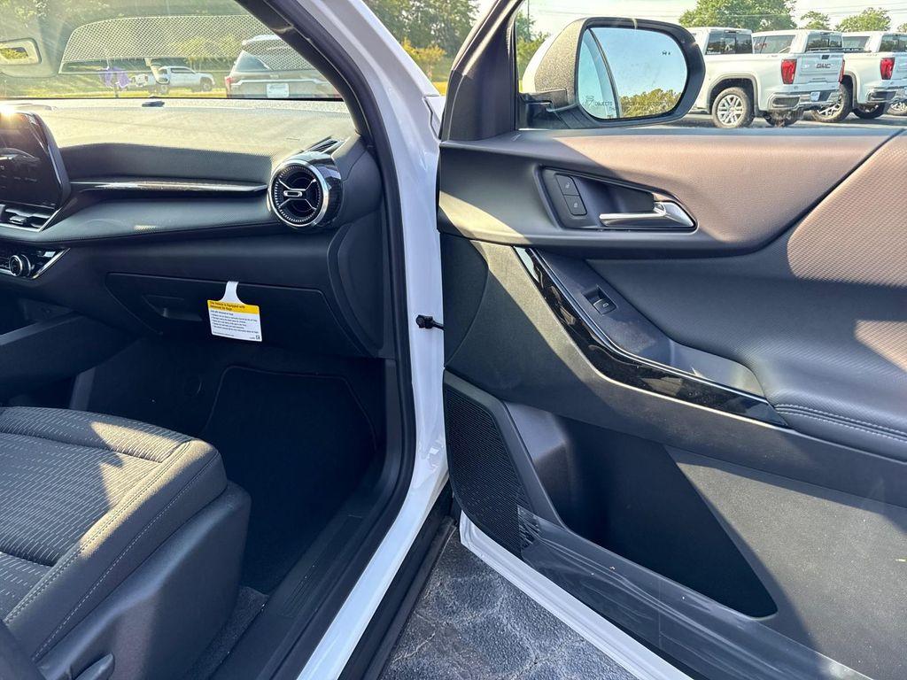 new 2025 Chevrolet Equinox car, priced at $30,035