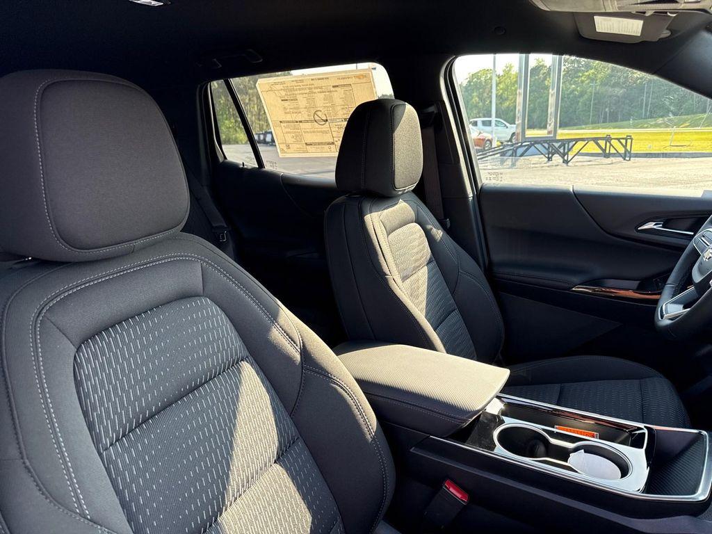 new 2025 Chevrolet Equinox car, priced at $30,035