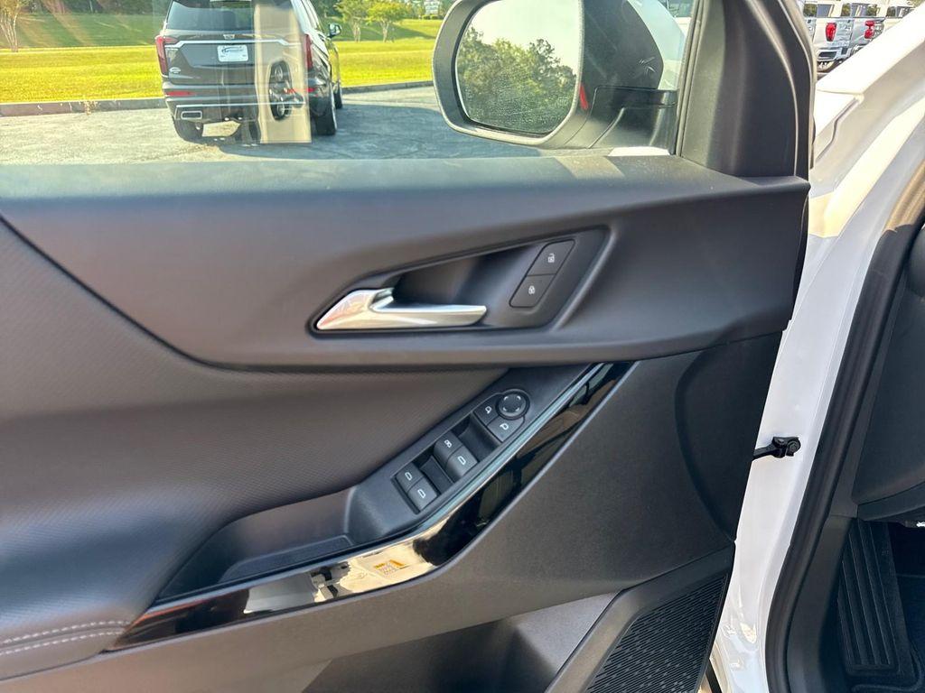 new 2025 Chevrolet Equinox car, priced at $30,035