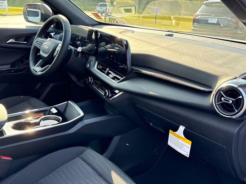 new 2025 Chevrolet Equinox car, priced at $30,035